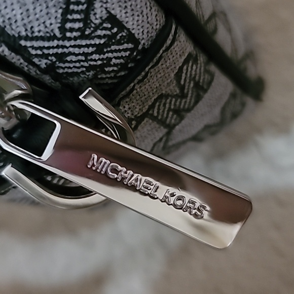 Michael Kors Crossbody - Picture 12 of 12